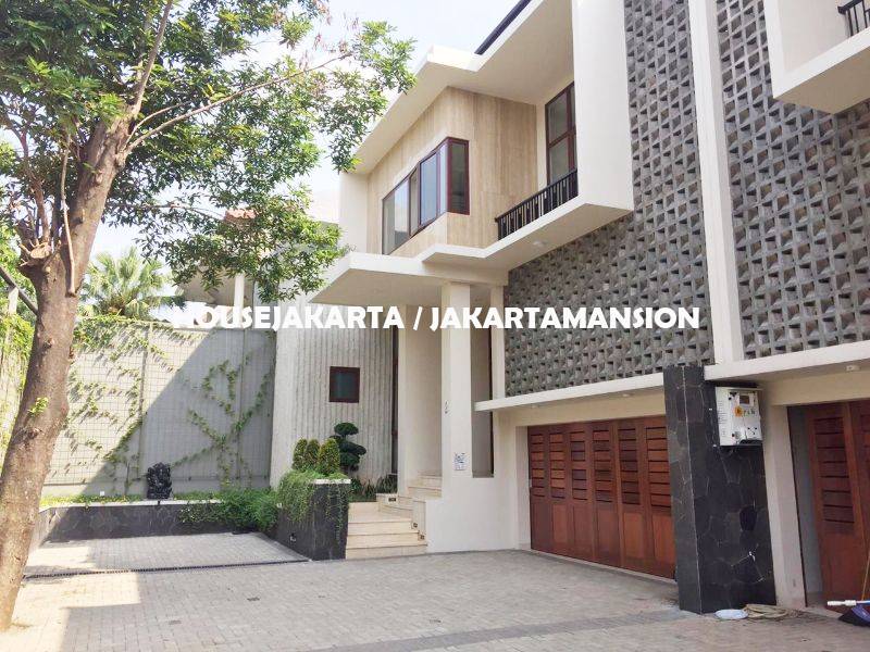 Brand New Compound House for rent sewa lease at Kemang Area