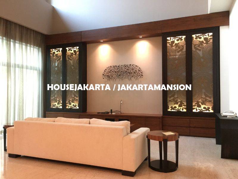 Town House Pakubuwono Residence for rent sewa lease with Private Pool