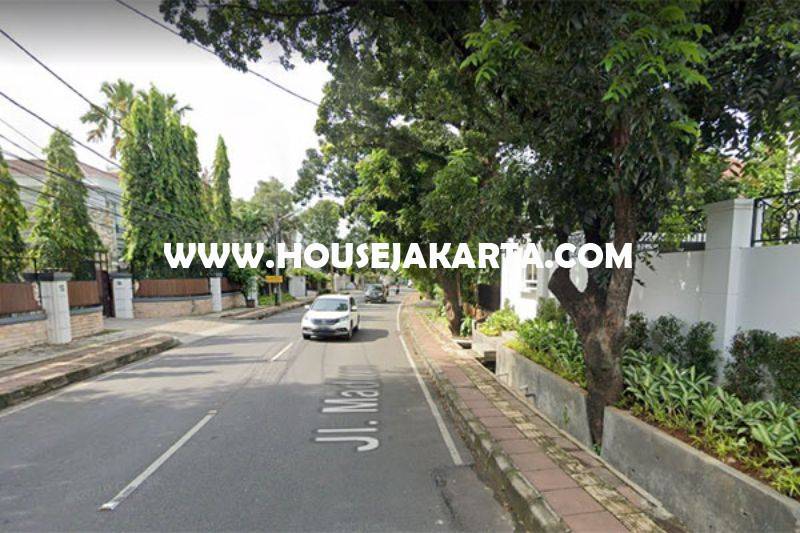 Rumah Tua Hitung Tanah Jalan Madiun Menteng Bentuk Persegi Dijual 60juta/m Murah