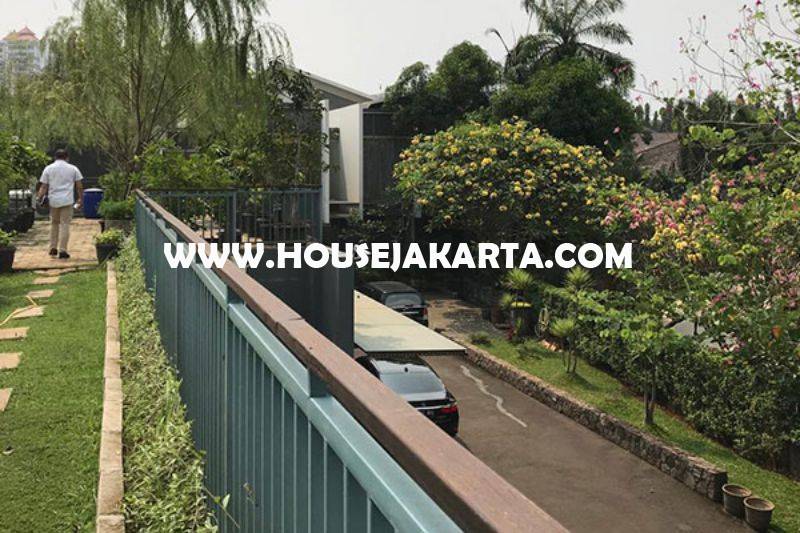 Rumah Bagus Jalan Prapanca dekat Brawijaya Kebayoran baru Tenang ada Pool Dijual Murah