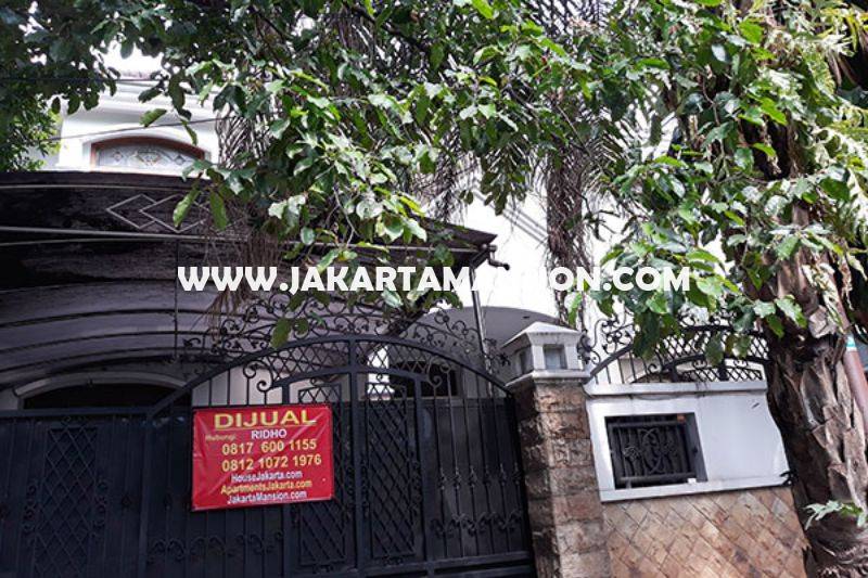 Rumah Jalan Dharmawangsa dekat Brawijaya Kebayoran Baru Dijual Murah ada Pool