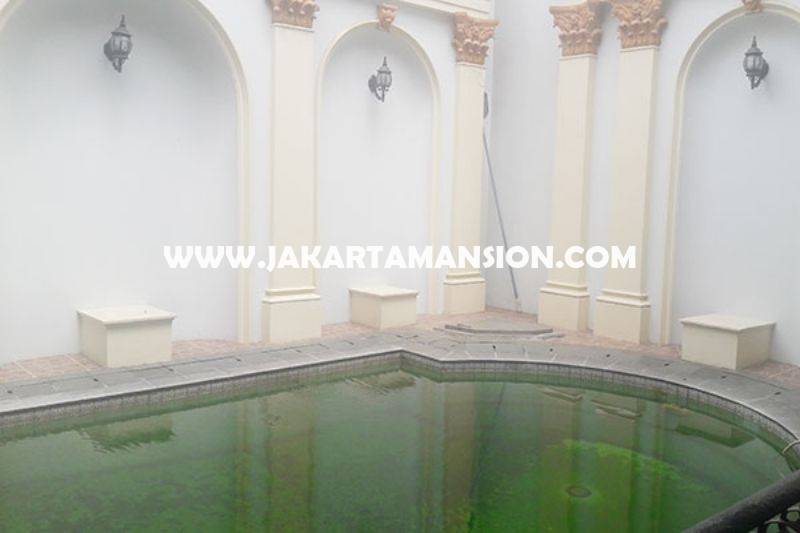 Rumah Jalan Dharmawangsa dekat Brawijaya Kebayoran Baru Dijual Murah ada Pool