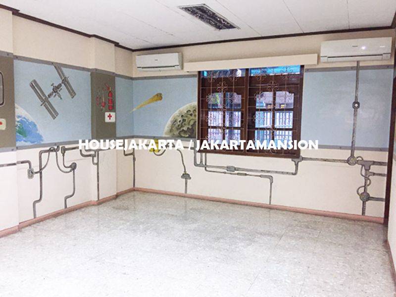 CR1004 House for rent sewa lease at Kebayoran Ex School and day care
