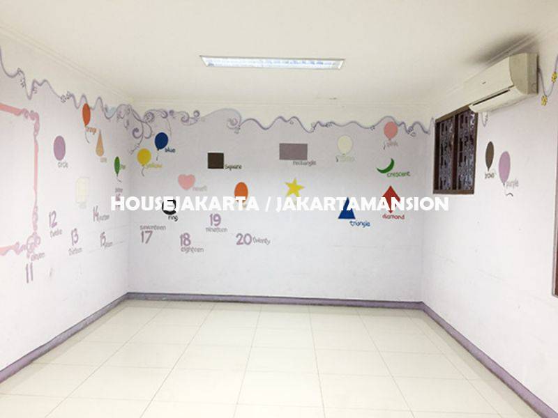 HR1005 House for rent sewa lease at Kebayoran Ex School and day care
