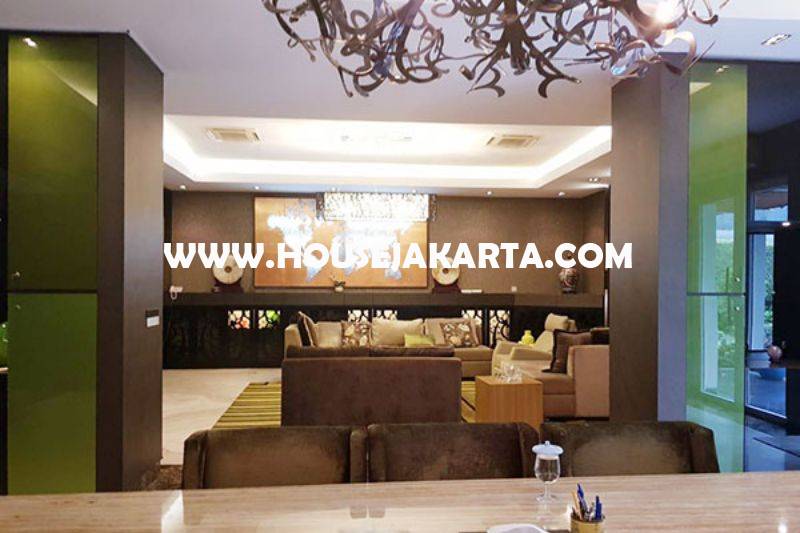 HS1016 Rumah Bagus 2 Lantai Jalan Diponegoro Menteng Dijual Murah Tanah Kotak Ada Pool