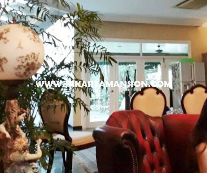 HS1032 Rumah 4 lantai Jalan Widya Chandra at SCBD Senopati Kebayoran Baru Dijual Murah