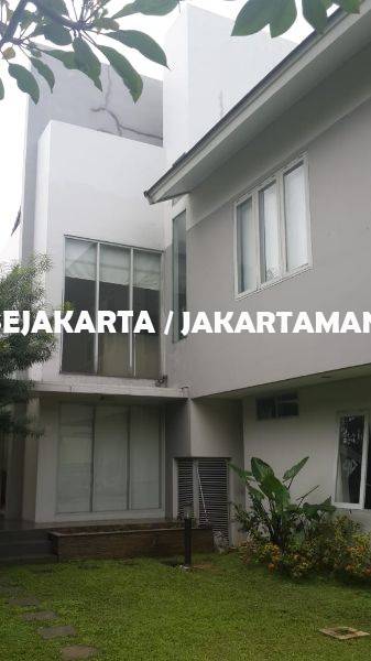 HR1109 House for rent sewa lease at Senayan near to Kebayoran Baru Senopati