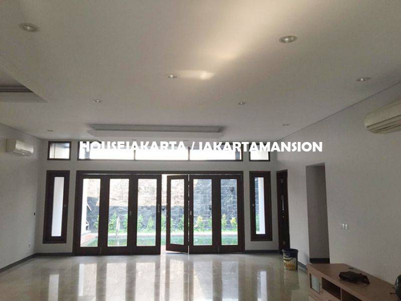 HR1120 House for rent sewa lease at Senopati Kebayoran Baru 