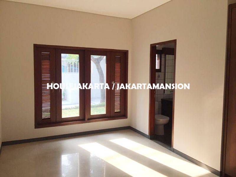 HR1120 House for rent sewa lease at Senopati Kebayoran Baru 