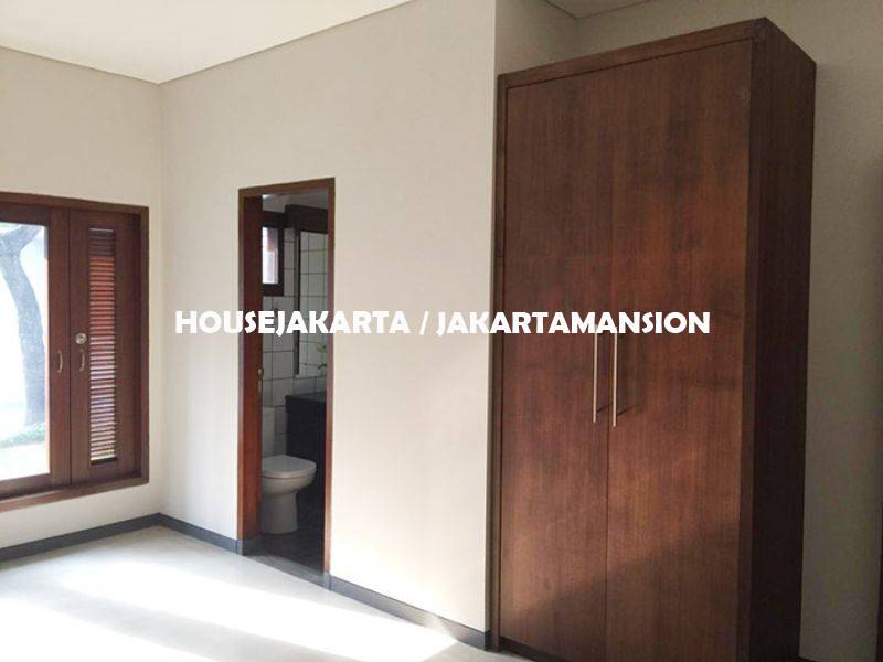 HR1120 House for rent sewa lease at Senopati Kebayoran Baru 