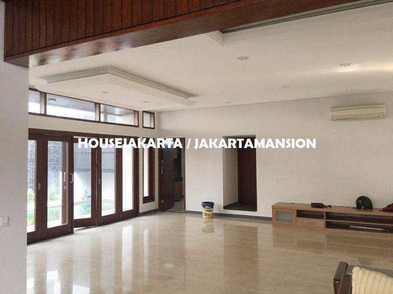 HR1120 House for rent sewa lease at Senopati Kebayoran Baru 