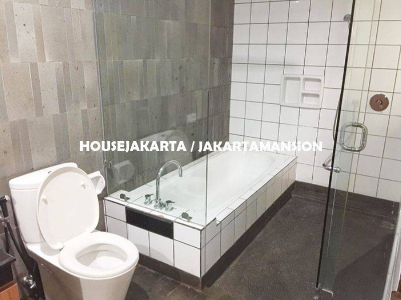 HR1120 House for rent sewa lease at Senopati Kebayoran Baru 