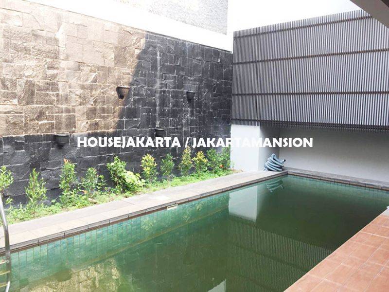 HR1120 House for rent sewa lease at Senopati Kebayoran Baru 