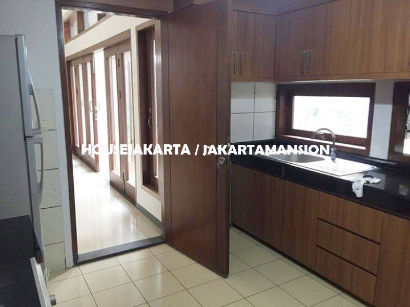 HR1120 House for rent sewa lease at Senopati Kebayoran Baru 