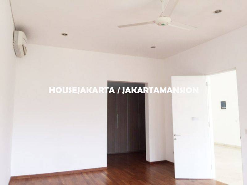 HR1132 Compound for rent sewa lease at kemang