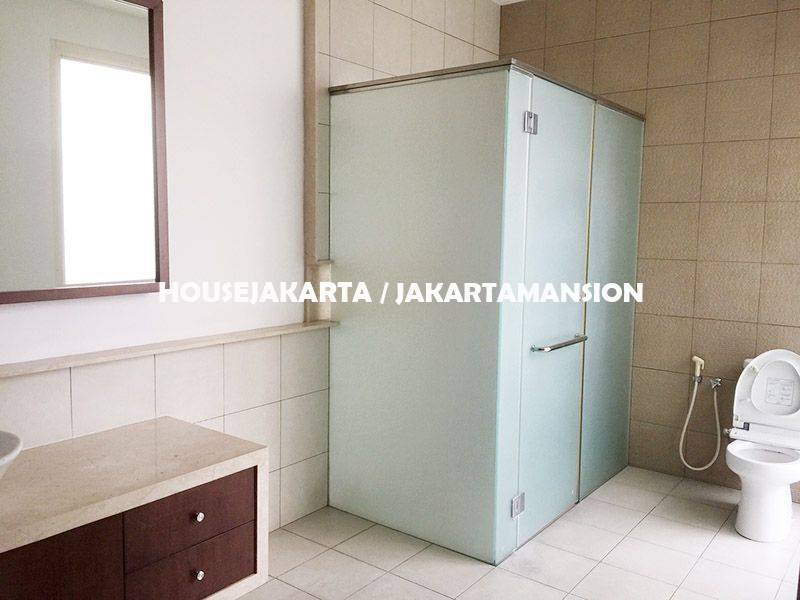 HR1134 House for rent Lease at Pondok Indah with Swimming Pool