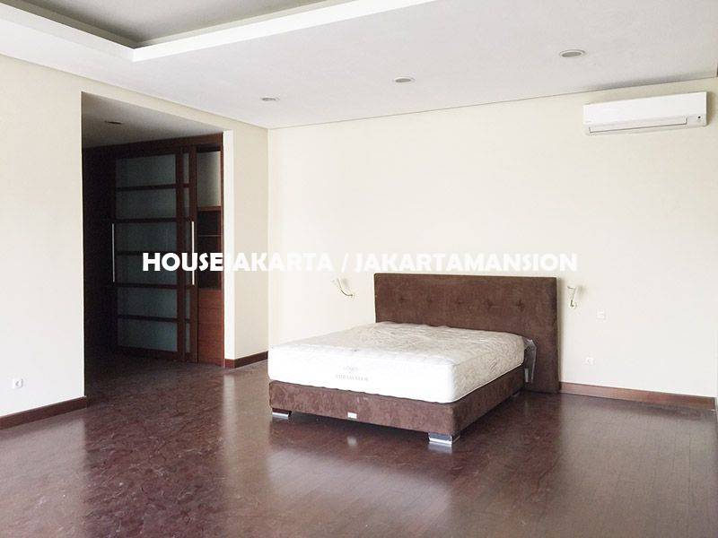 HR1134 House for rent Lease at Pondok Indah with Swimming Pool