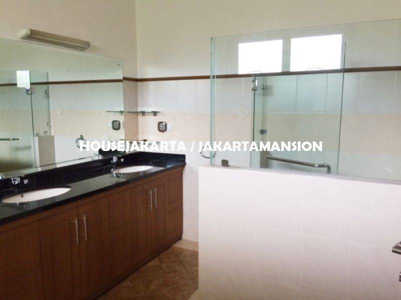 HR1248 Compound House for rent at Pejaten close to kemang 