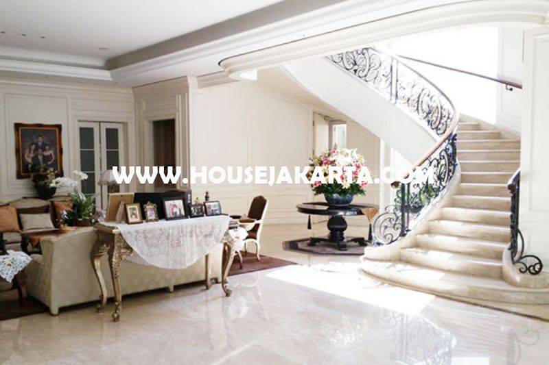 HS1250 Rumah Elite Mewah Jalan Imam Bonjol Menteng Dijual Murah Tanah Kotak ada Pool