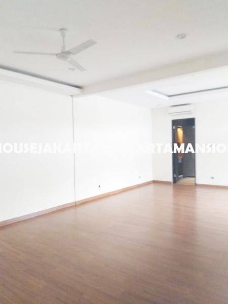 HR1255 House for Rent sewa lease at Pondok Indah close to JIS