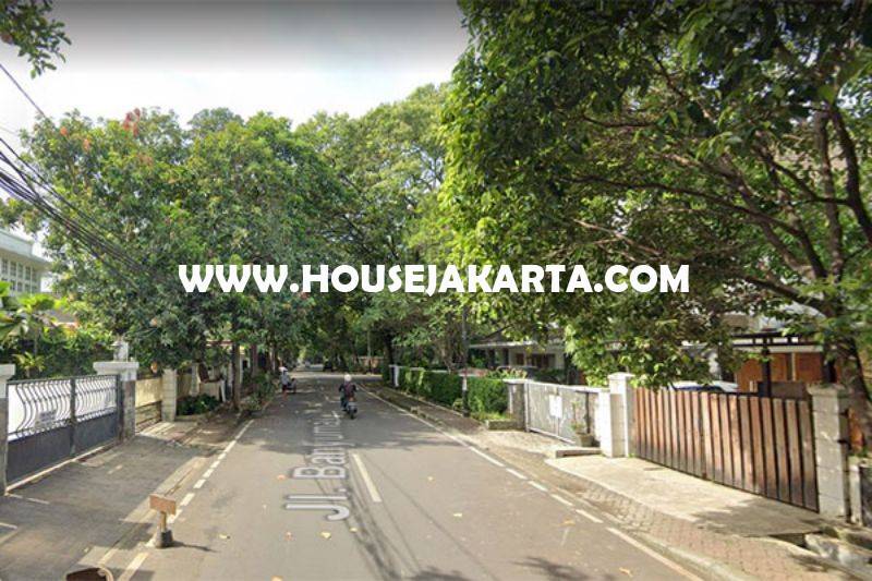 HS1299 Rumah 2 lantai Jalan Banyumas Menteng Dijual Murah Tanah Persegi daerah Tenang