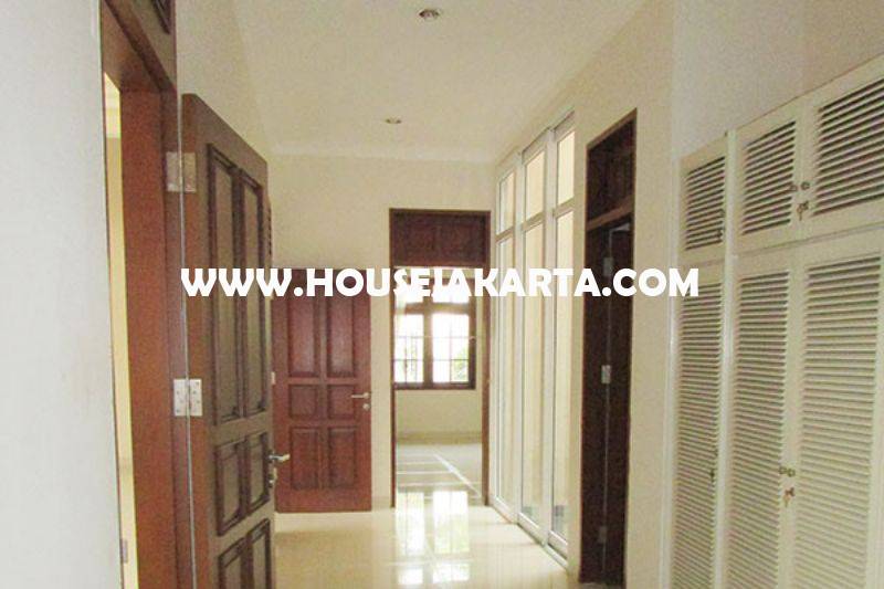 HS1299 Rumah 2 lantai Jalan Banyumas Menteng Dijual Murah Tanah Persegi daerah Tenang