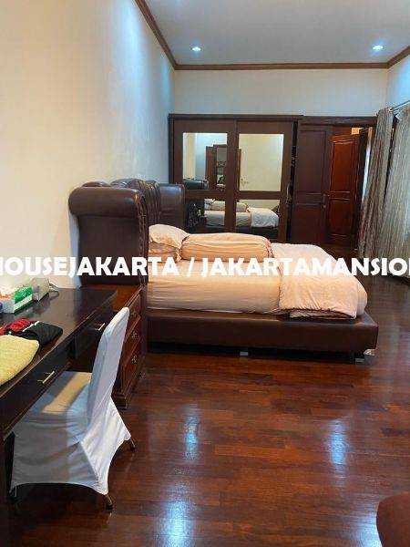 HR1309 House for rent at menteng