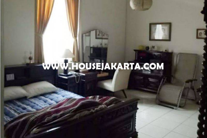 HS1312 Rumah 2 lantai Jalan Ki Mangunsarkoro Menteng Jakarta Pusat Dijual Murah Tanah Persegi