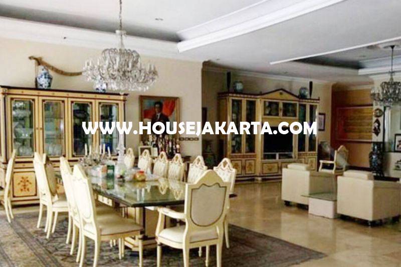 HS1402 Rumah Bagus 2 lantai Jalan Teuku Umar Menteng Tanah Persegi ada Pool Dijual Murah