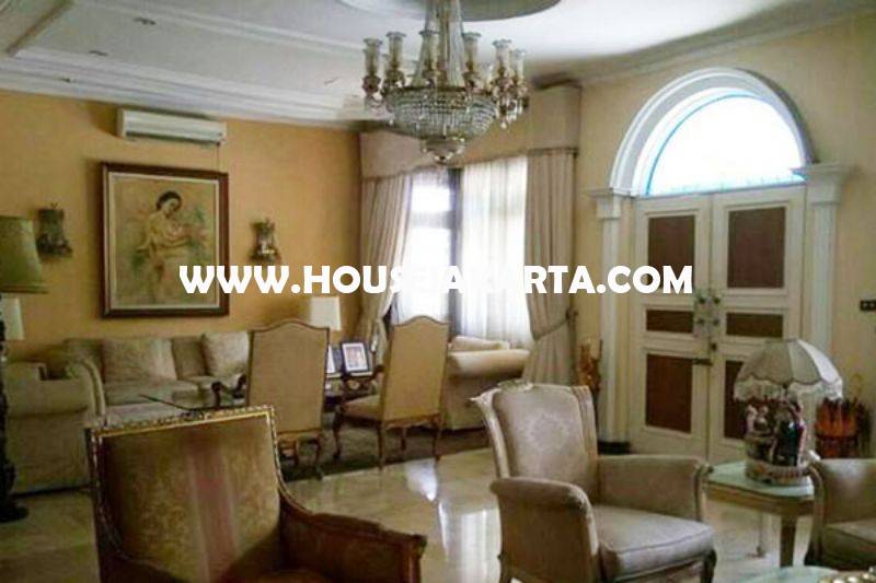 HS1402 Rumah Bagus 2 lantai Jalan Teuku Umar Menteng Tanah Persegi ada Pool Dijual Murah