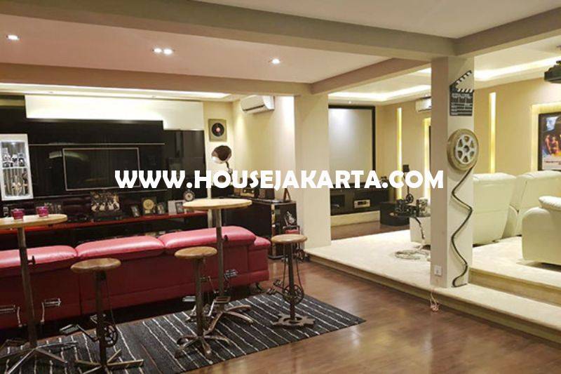 HS1412 Rumah Bagus 3,5 Lantai Jalan Tanjung Menteng ada rooftop city view Dijual Murah 49,5M