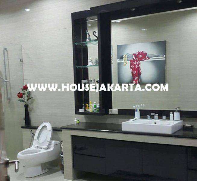 HS1412 Rumah Bagus 3,5 Lantai Jalan Tanjung Menteng ada rooftop city view Dijual Murah 49,5M