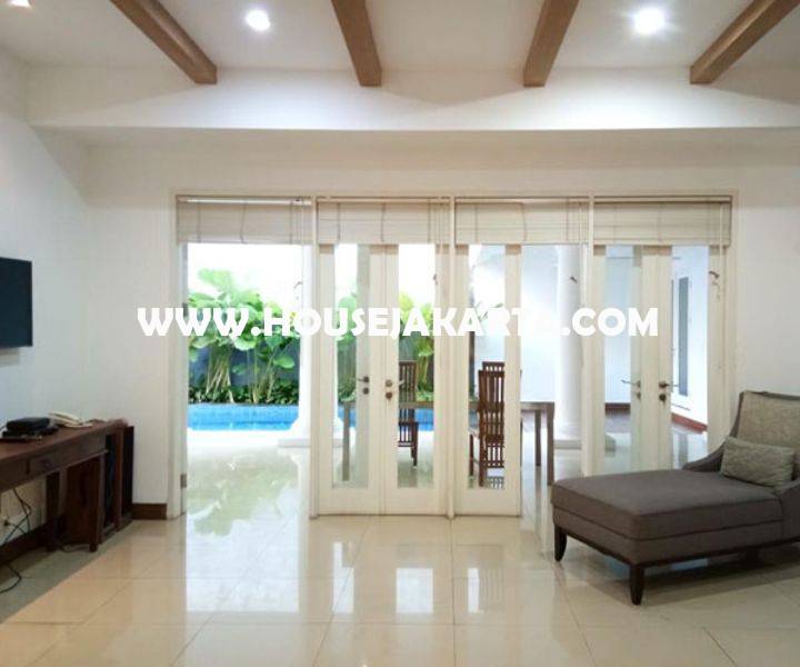 HS1450 Rumah Bagus Jalan Situbondo Menteng Dijual ada Pool 2 lantai Tanah Persegi dekat Taman