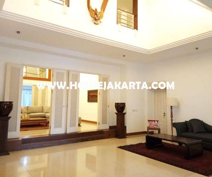 HS1450 Rumah Bagus Jalan Situbondo Menteng Dijual ada Pool 2 lantai Tanah Persegi dekat Taman