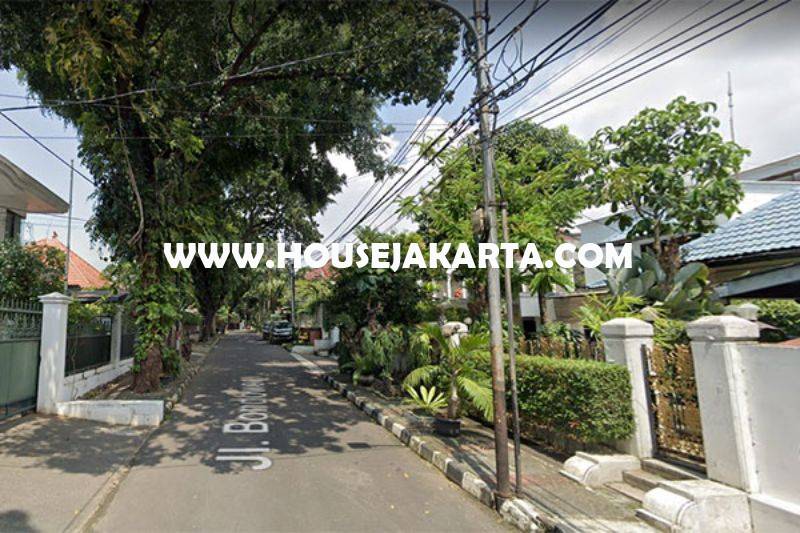 HS1456 Dijual Rumah Bagus 2 lantai Jalan Bondowoso Menteng Tanah Persegi dekat Taman