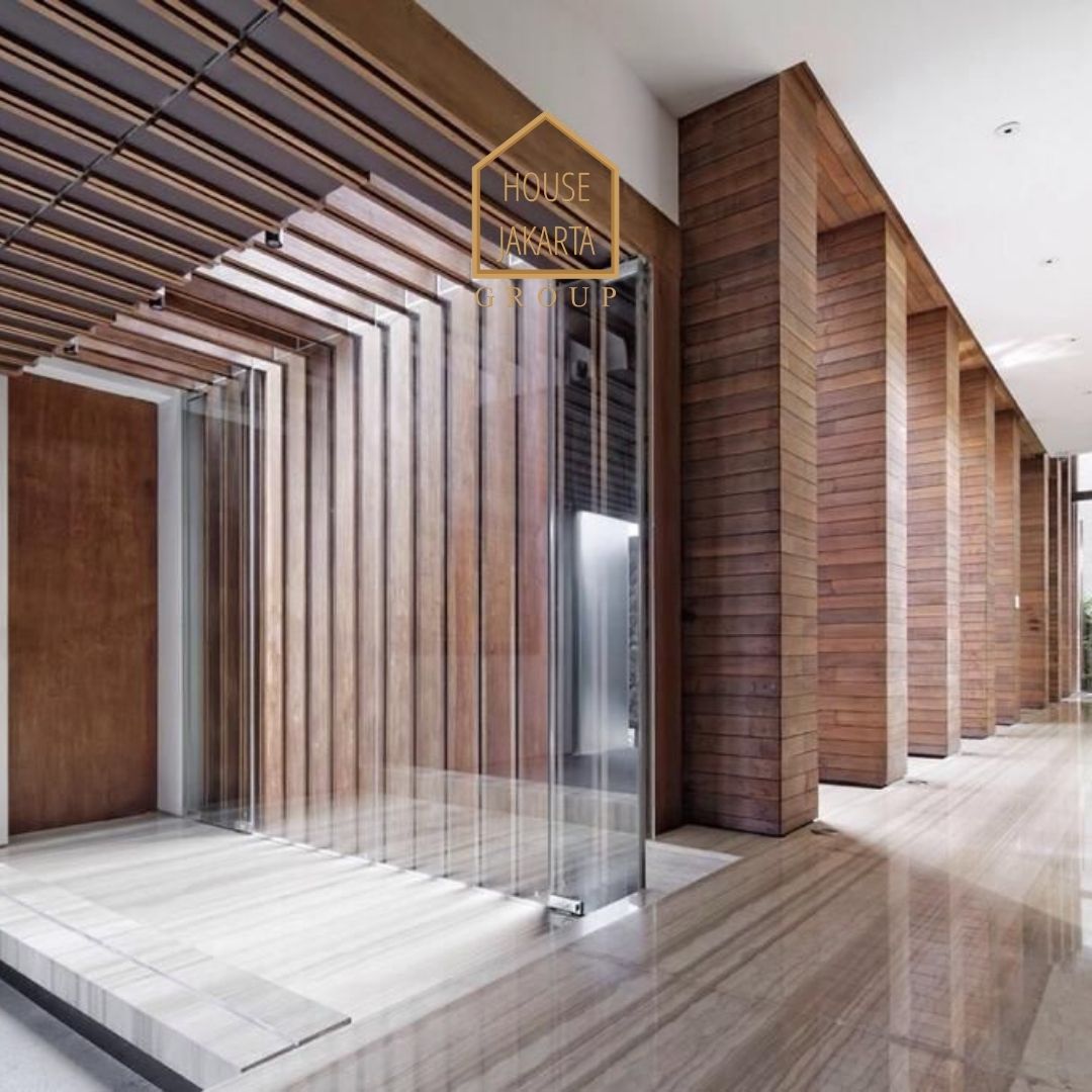 HS1569 FOR SALE: Luxury House, ada Lift dan Taman, Lokasi Elite dan Tenang, SENAYAN.