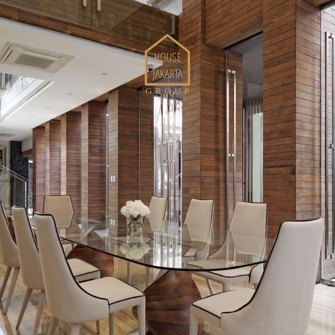 HS1569 FOR SALE: Luxury House, ada Lift dan Taman, Lokasi Elite dan Tenang, SENAYAN.