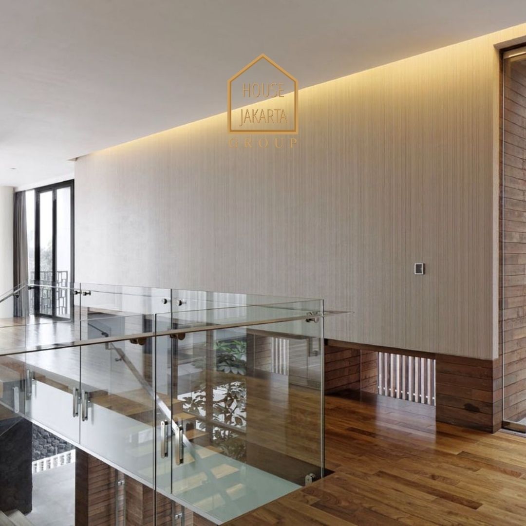 HS1569 FOR SALE: Luxury House, ada Lift dan Taman, Lokasi Elite dan Tenang, SENAYAN.