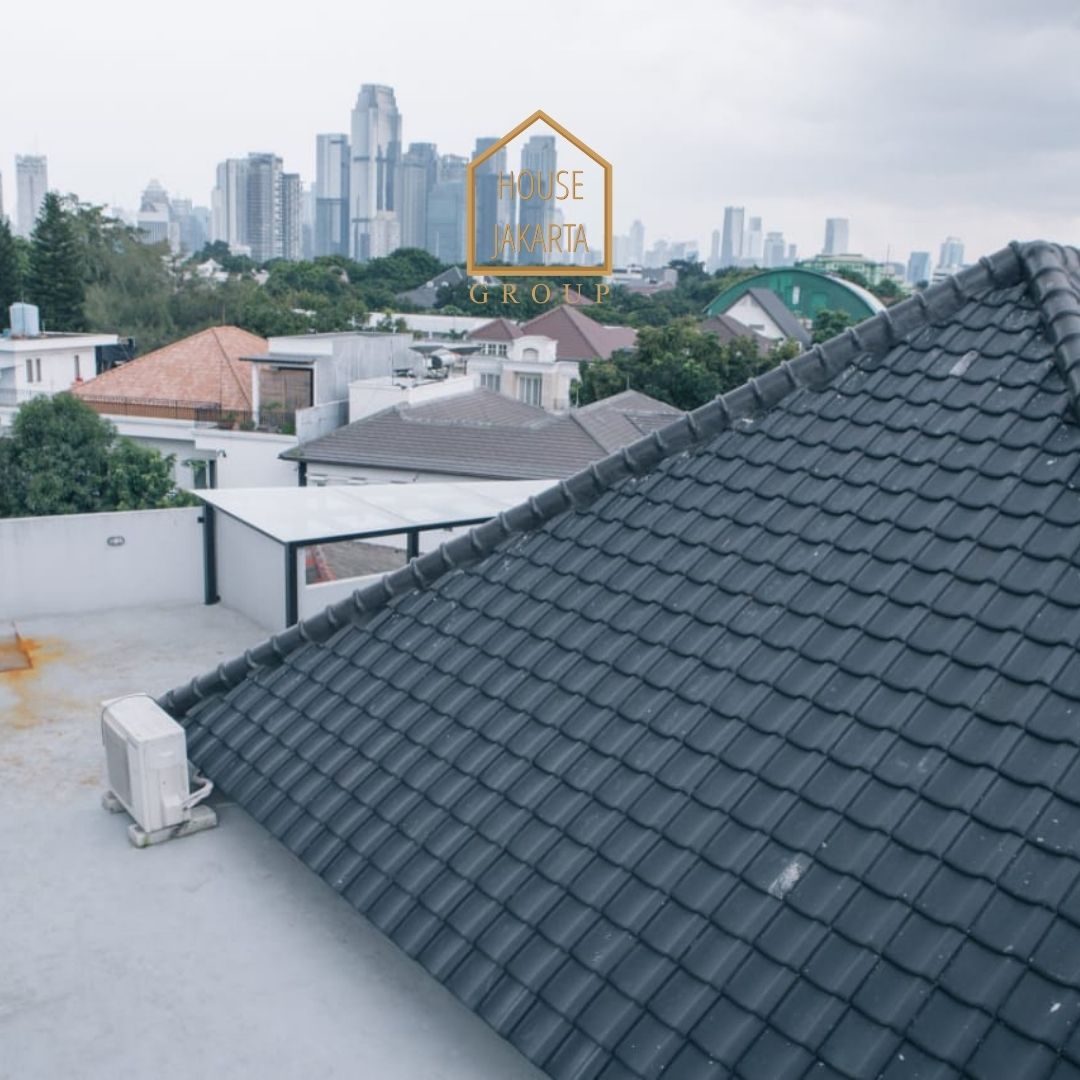 HS1573 FOR SALE:  Rumah Mewah 3 Lantai, Lokasi Strategis Dekat Senayan.