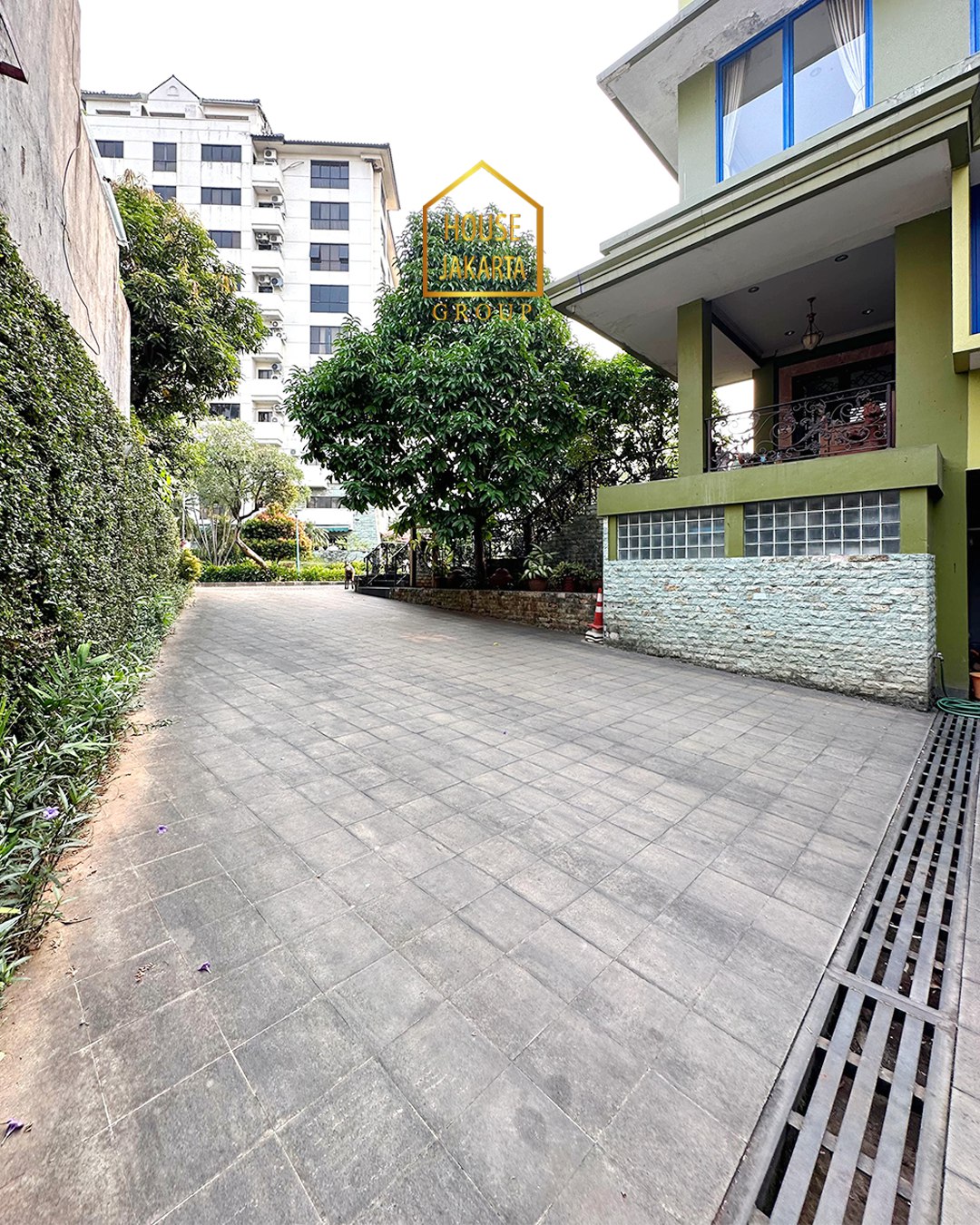 HS1574 FOR SALE: Rumah 3 Lantai + Rooftop, Siap Huni, Dalam Komplek Besar. KEMANG