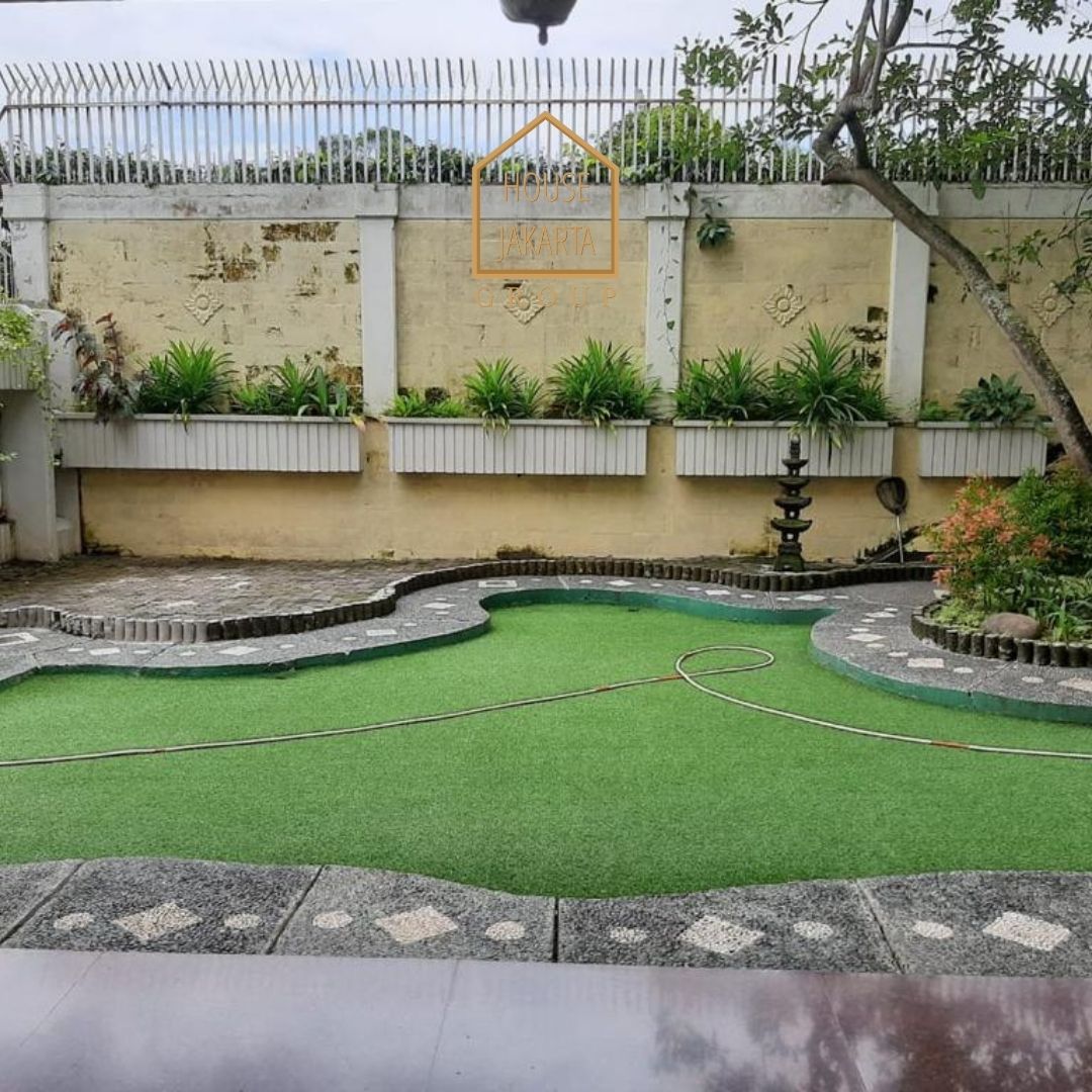 HS1575 FOR SALE: Rumah Besar Lingkungan Expat dan Elite, KEMANG SELATAN-JAKARTA SELATAN