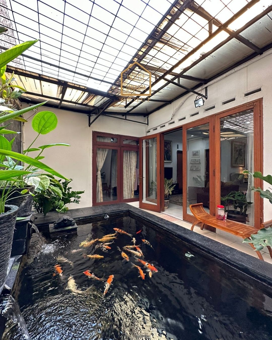 HS1576 FOR SALE: MODERN TROPICAL HOUSE LOKASI STRATEGIS, SENOPATI AREA - KEBAYORAN BARU