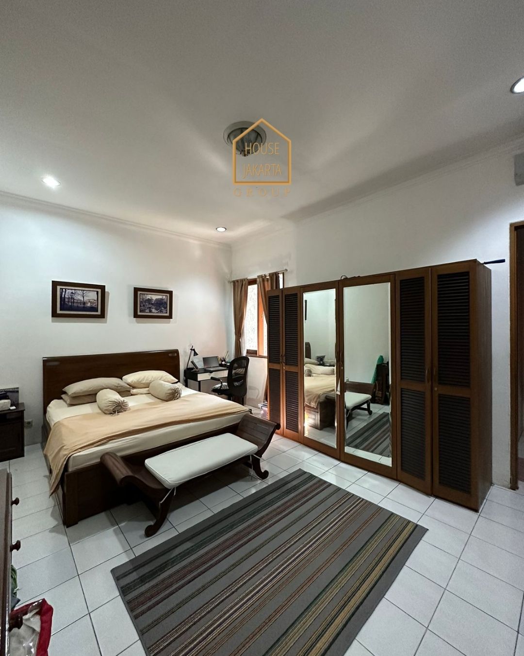 HS1576 FOR SALE: MODERN TROPICAL HOUSE LOKASI STRATEGIS, SENOPATI AREA - KEBAYORAN BARU