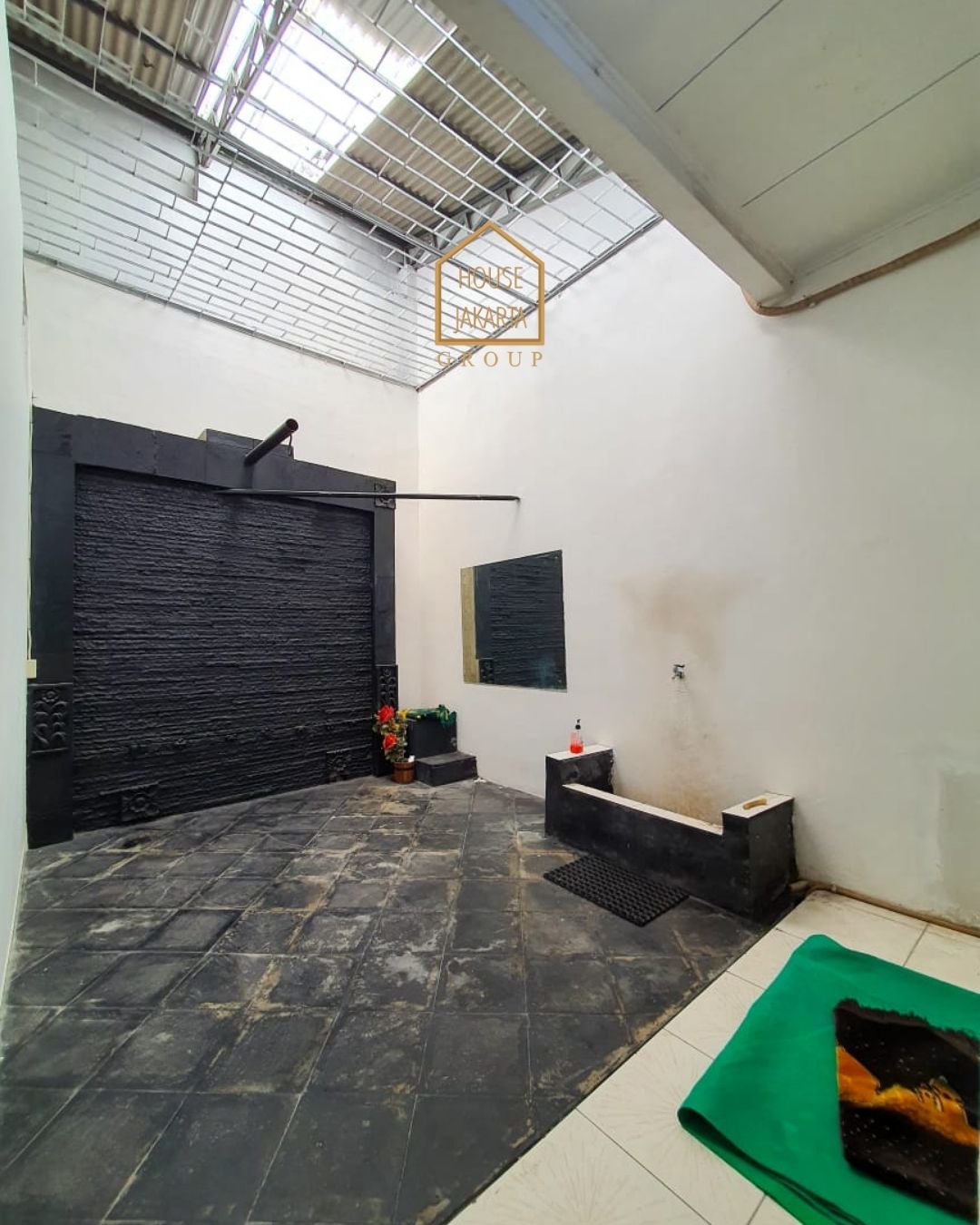 HS1579 FOR SALE: Rumah Siap Huni di Elite & Prime Location SENOPATI AREA - KEBAYORAN BARU