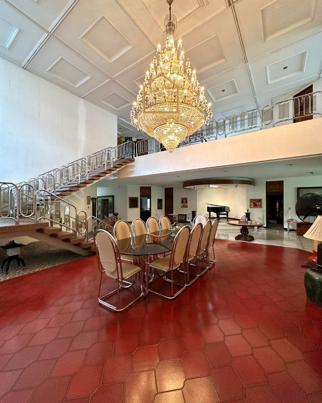 HS1581 FOR SALE: RUMAH DENGAN TANAH LUAS, BANGUNAN BESAR DI AREA PREMIUM, PRIVATE POOL, MENTENG.