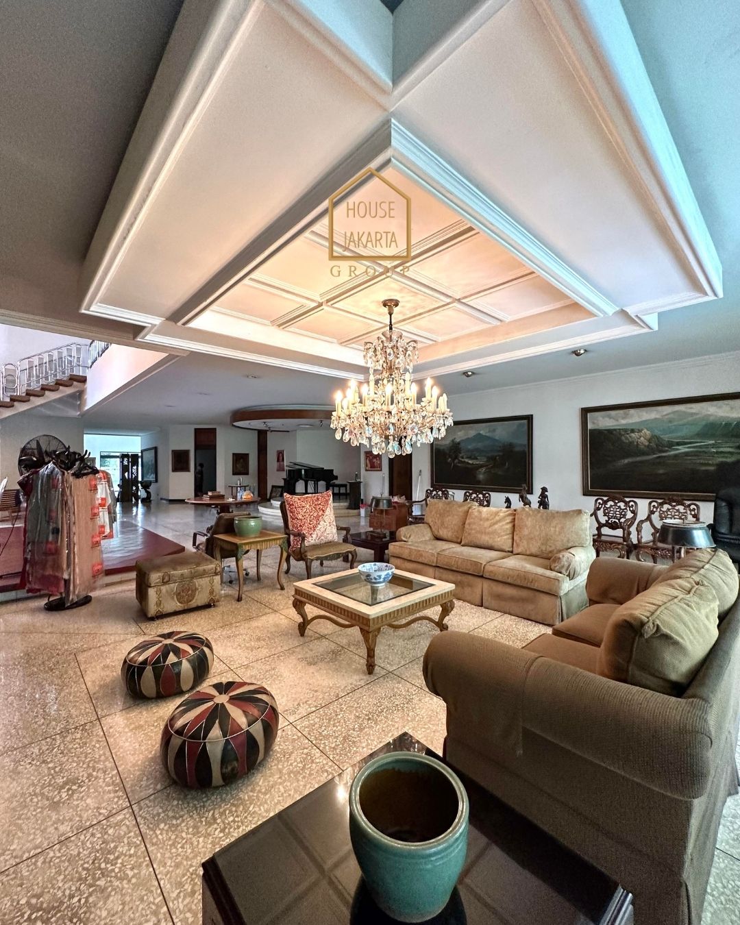 HS1581 FOR SALE: RUMAH DENGAN TANAH LUAS, BANGUNAN BESAR DI AREA PREMIUM, PRIVATE POOL, MENTENG.