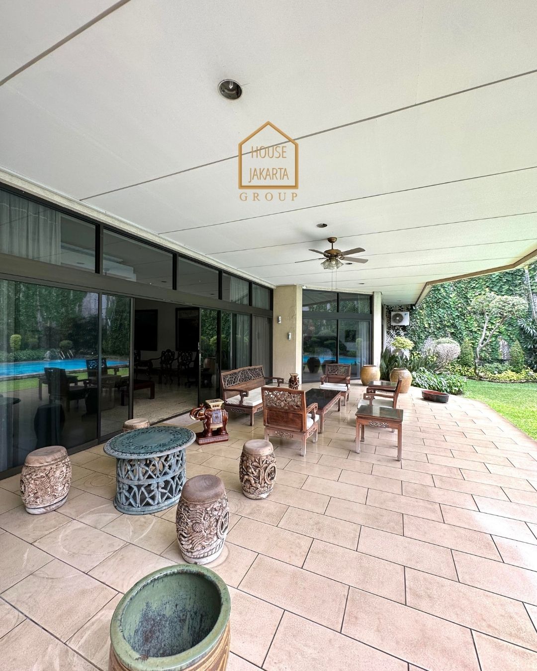 HS1581 FOR SALE: RUMAH DENGAN TANAH LUAS, BANGUNAN BESAR DI AREA PREMIUM, PRIVATE POOL, MENTENG.