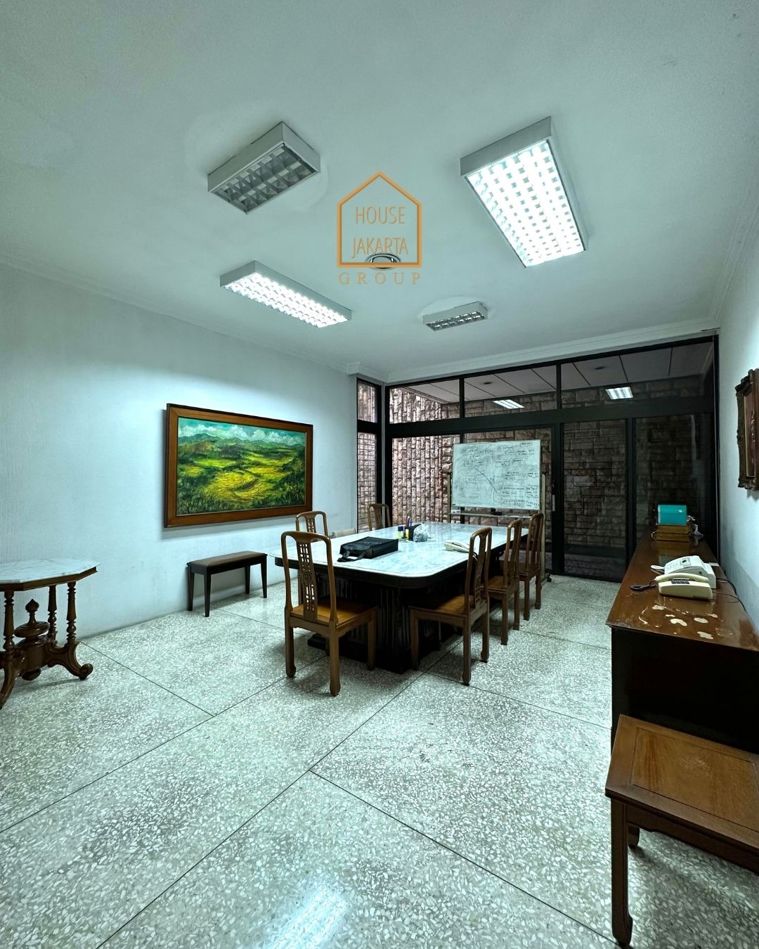 HS1581 FOR SALE: RUMAH DENGAN TANAH LUAS, BANGUNAN BESAR DI AREA PREMIUM, PRIVATE POOL, MENTENG.