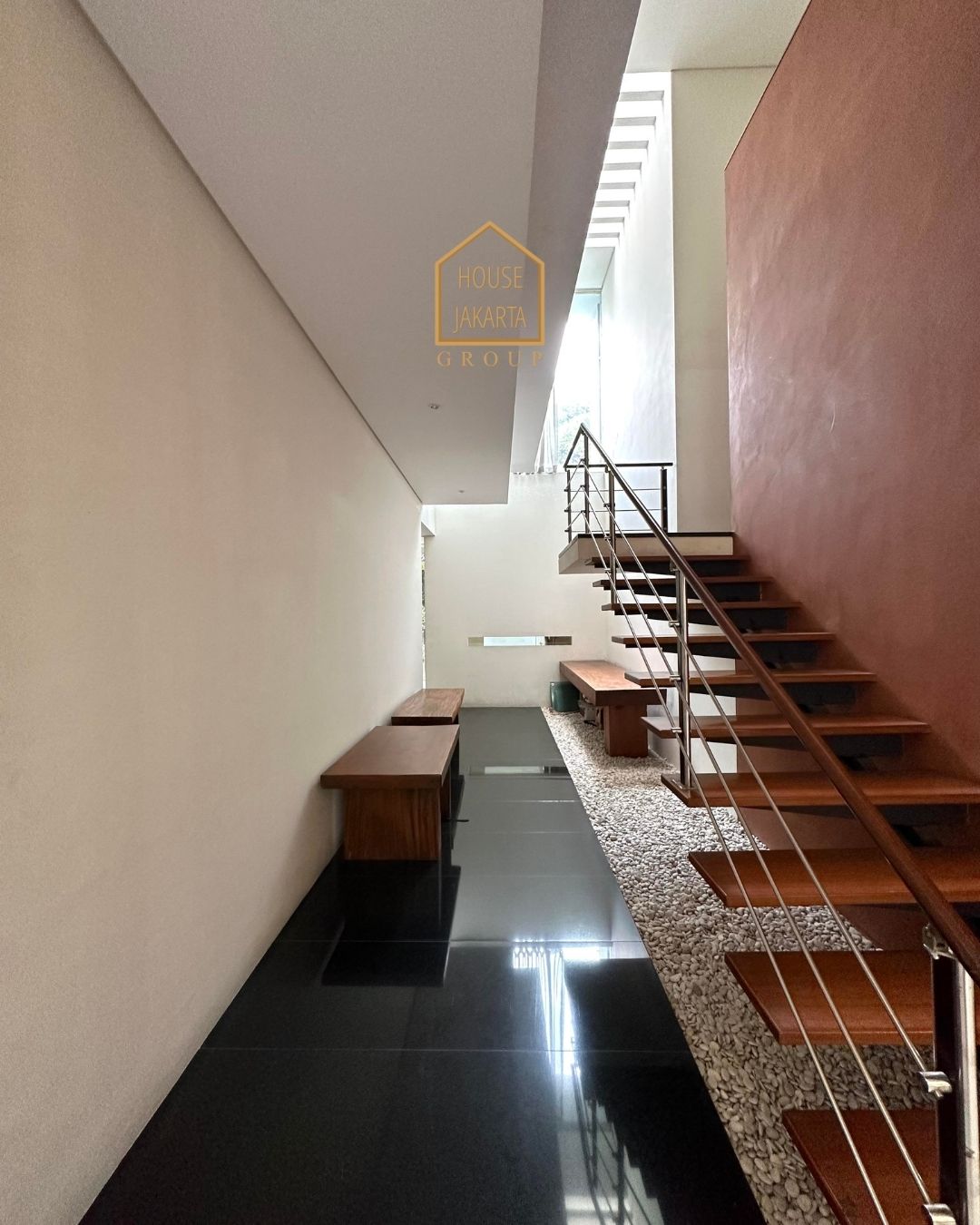 HR1582 FOR RENT: RUMAH MEWAH UNFURNISHED KEMANG DISEWAKAN.