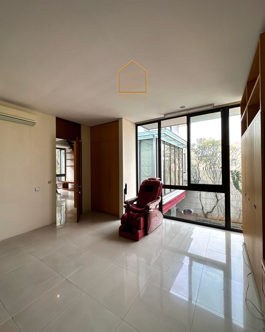 HR1582 FOR RENT: RUMAH MEWAH UNFURNISHED KEMANG DISEWAKAN.